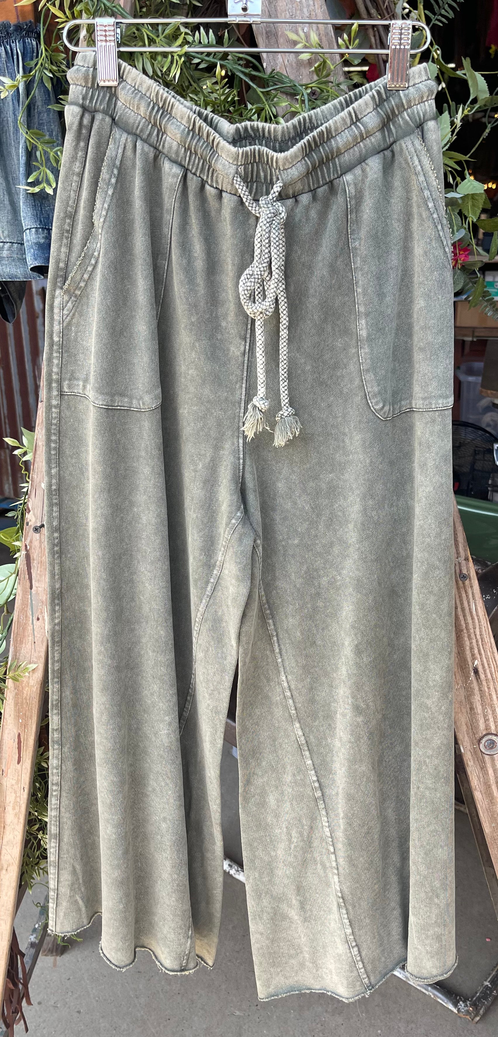 QT Crop Pants